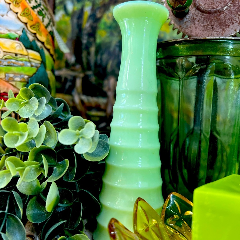 1930’s Jeanette Jadeite ribbed vase